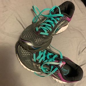 Brooks running 7.5